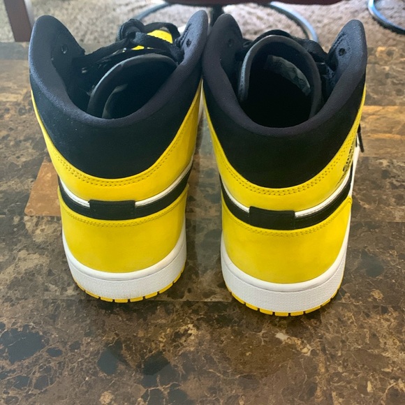 Air Jordan 1 Mid SE ‘Yellow Toe’ w/ original box - Picture 5 of 9